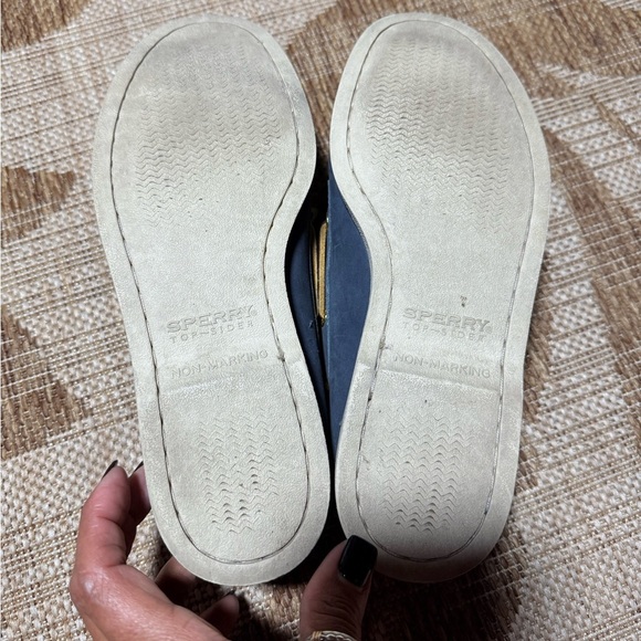 SPERRY Gold Cup™ Authentic Original Boat Shoe
Mens 7.5 Wmns 8.5-9 Navy EXCELLENT - Picture 5 of 7